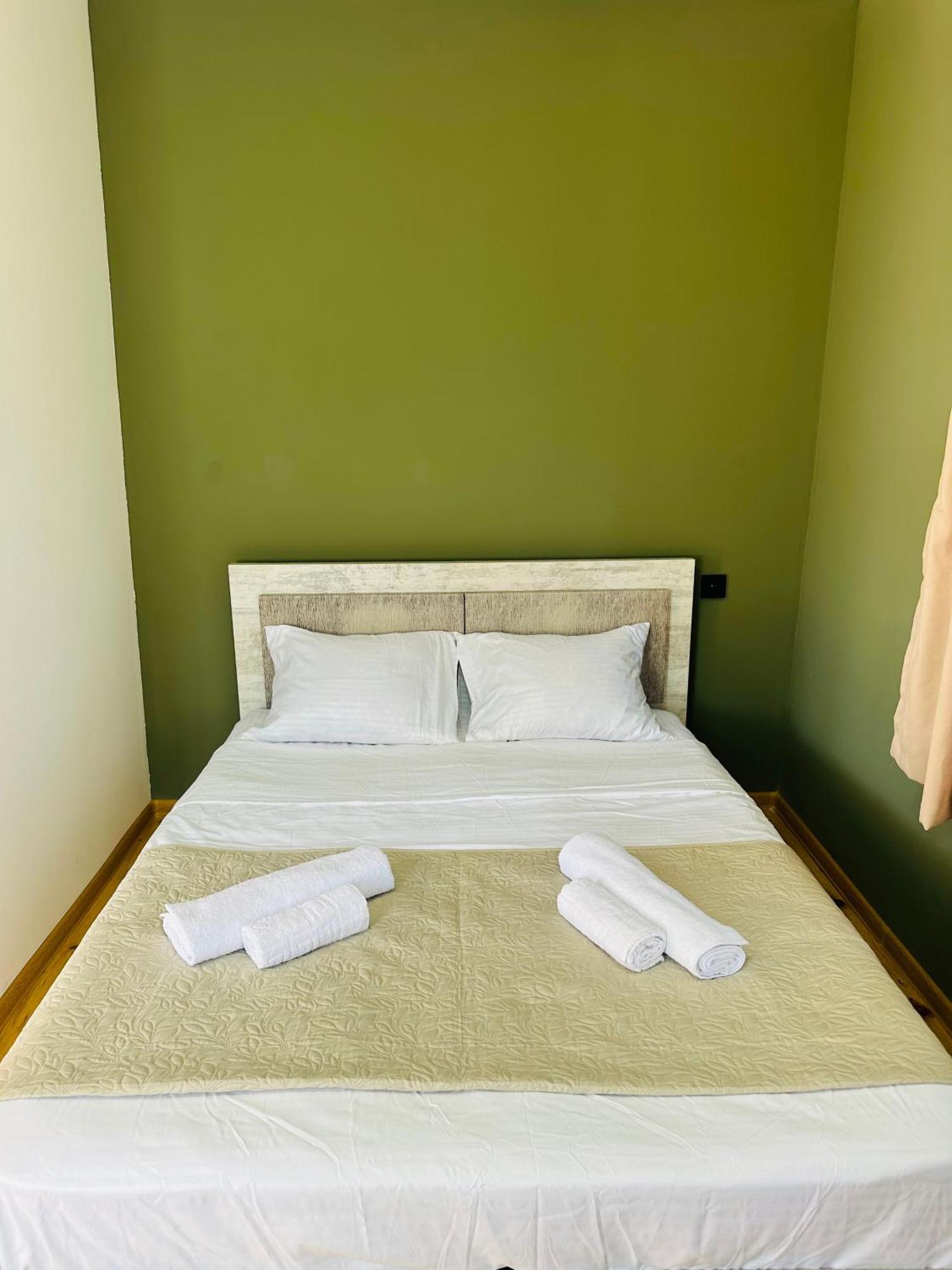Family Hotel - White House Racha Oni ภายนอก รูปภาพ