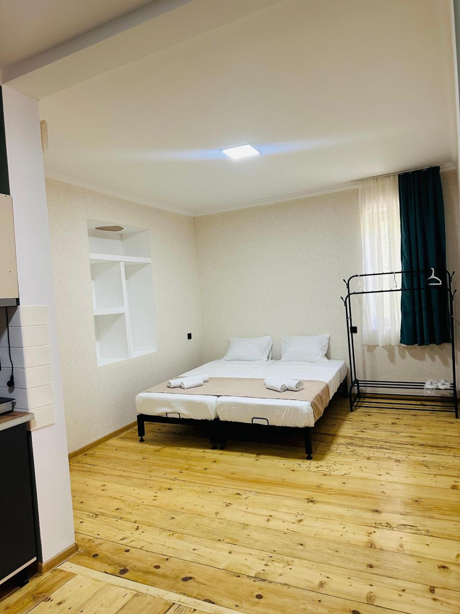 Family Hotel - White House Racha Oni ภายนอก รูปภาพ