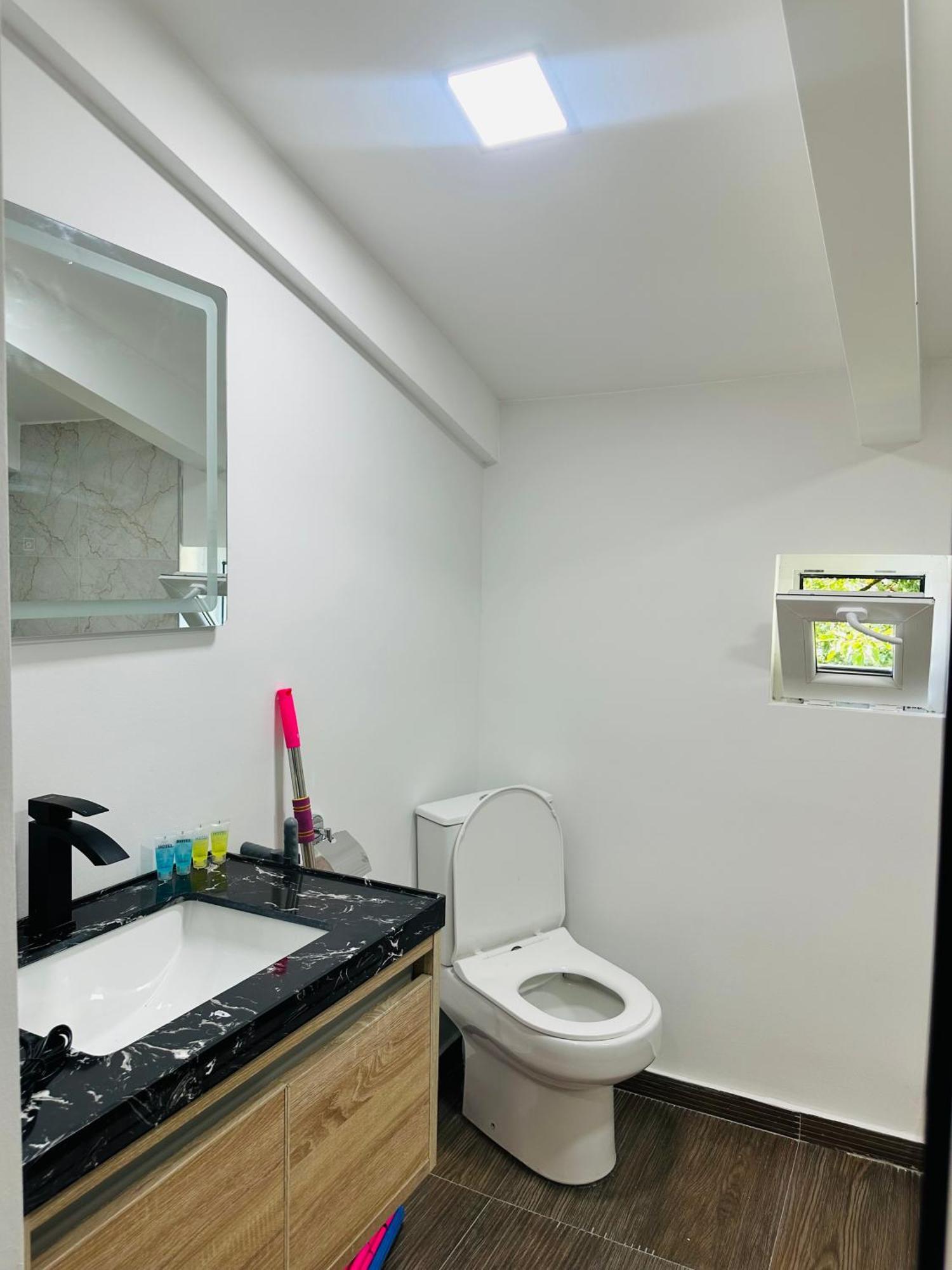 Family Hotel - White House Racha Oni ภายนอก รูปภาพ