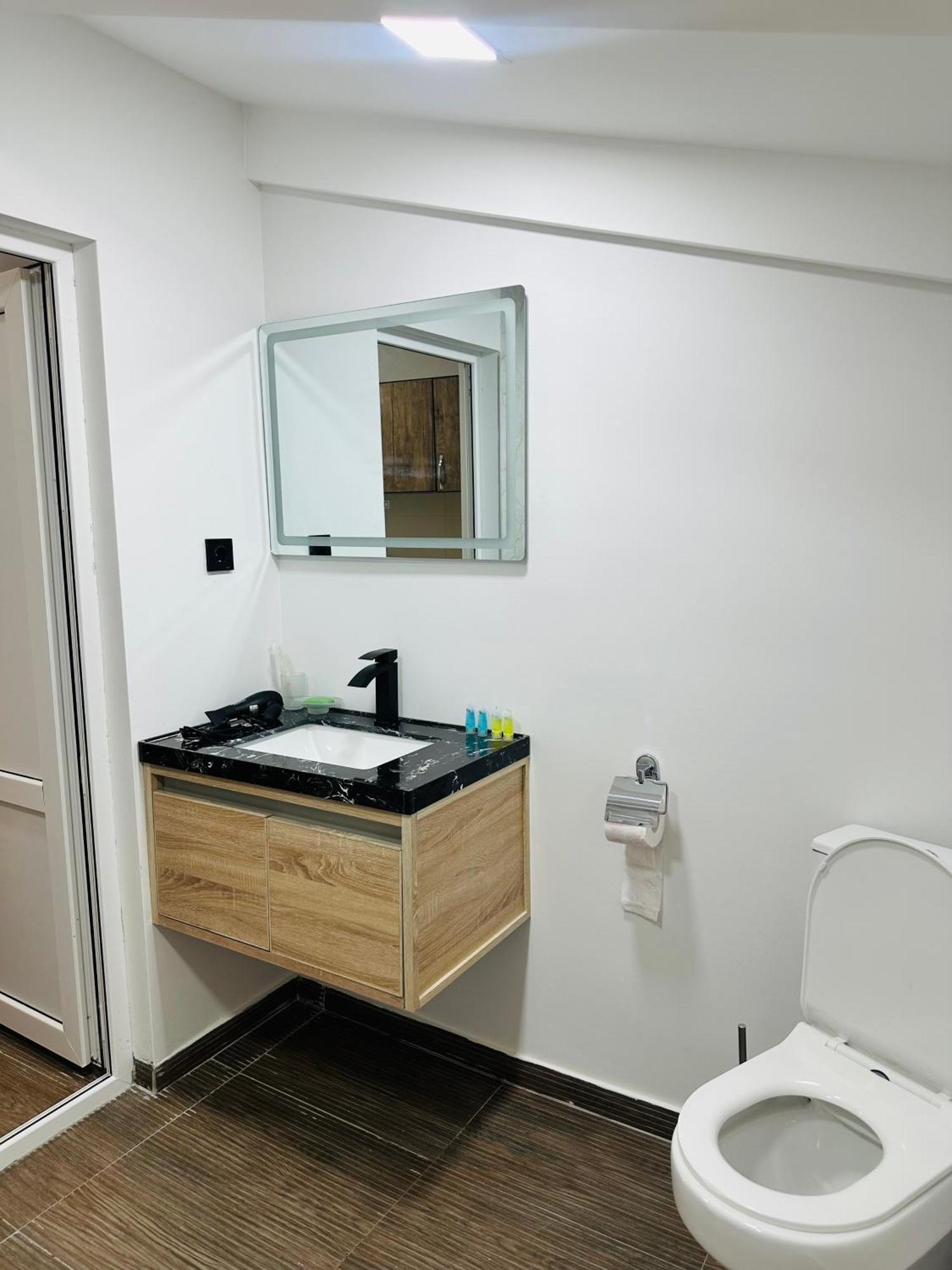Family Hotel - White House Racha Oni ภายนอก รูปภาพ