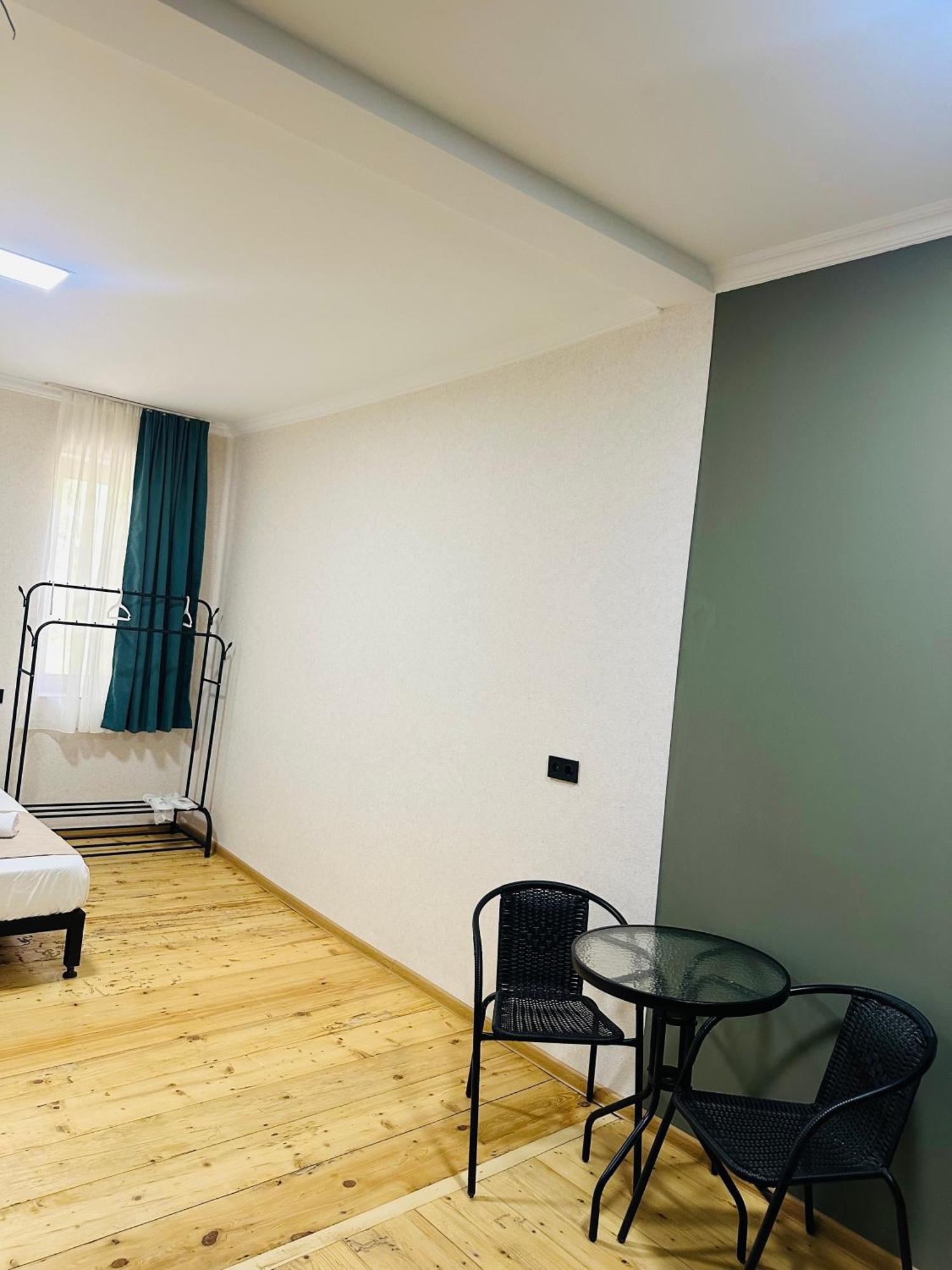 Family Hotel - White House Racha Oni ภายนอก รูปภาพ